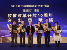 圖為榮獲“致敬改革開放40周年-突出貢獻(xiàn)獎(jiǎng)”的人物（領(lǐng)獎(jiǎng)代表）合影