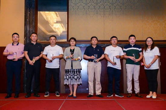 比克電池出席哈啰出行年中供應(yīng)商大會(huì),獲生態(tài)伙伴獎(jiǎng) 比克電池出席哈啰出行年中供應(yīng)商大會(huì),獲生態(tài)伙伴獎(jiǎng)