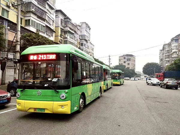 銀隆新能源微公交倍受喜愛 重慶表示:再來一批 銀隆新能源微公交倍受喜愛 重慶表示:再來一批