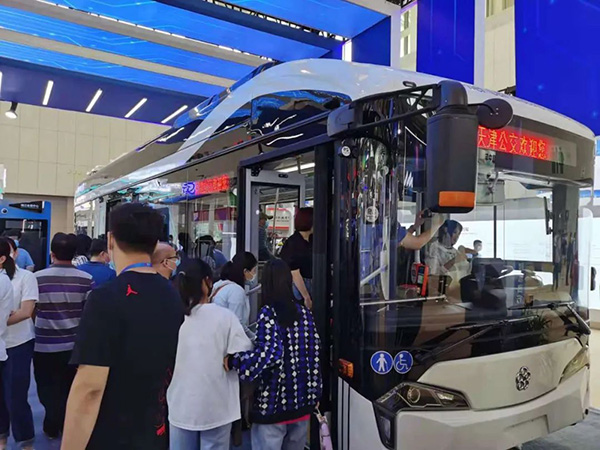 氫氫的我來了 小馬“氫氫”展現智能制造的全新力量 氫氫的我來了 小馬“氫氫”展現智能制造的全新力量