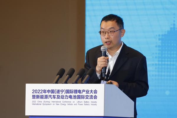 四川佰思格新能源有限公司總經(jīng)理王瑨進(jìn)行產(chǎn)品發(fā)布 四川佰思格新能源有限公司總經(jīng)理王瑨進(jìn)行產(chǎn)品發(fā)布