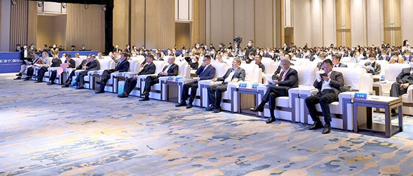 聚焦產業痛點熱點!國內外鋰業大咖縱論鋰電“新變” 聚焦產業痛點熱點!國內外鋰業大咖縱論鋰電“新變”