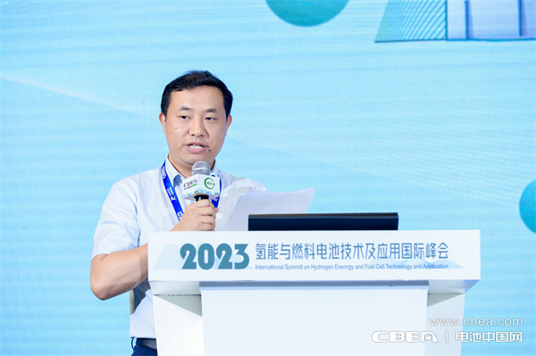中國電池工業協會氫能與燃料電池分會副秘書長，電池中國網副總經理周波主持