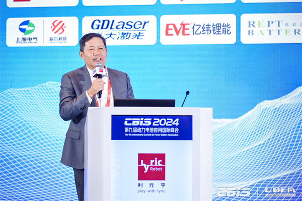 新宙邦覃九三:主旨發言《高能量密度鋰電:高性能電解液的革新之旅》 新宙邦覃九三:主旨發言《高能量密度鋰電:高性能電解液的革新之旅》