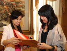 嘉賓為電池中國網站題寫寄語