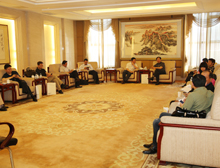 參加上線發布會的嘉賓在貴賓室休息